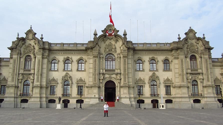 Palacio_de_Gobierno_del_Perú..-min