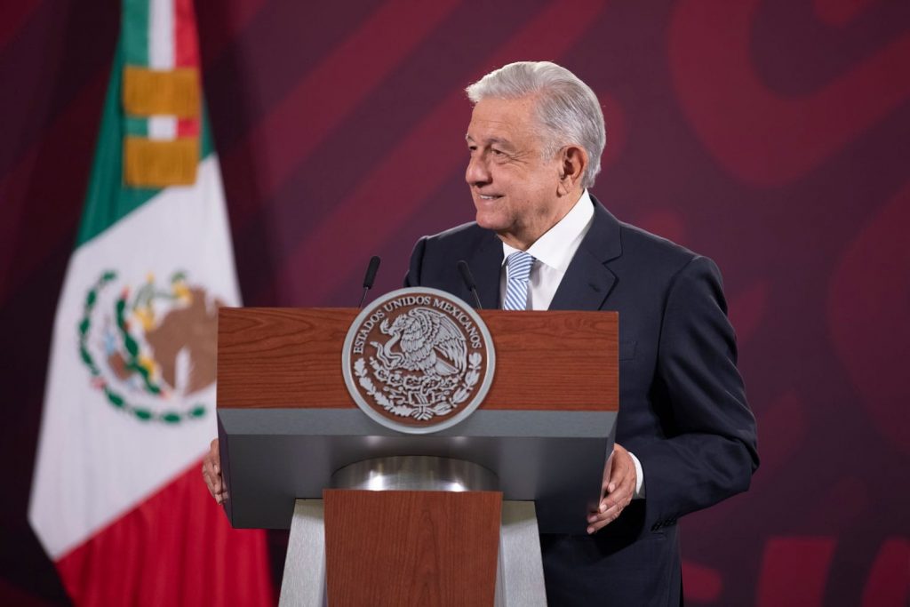 amlo en cnferencia-min