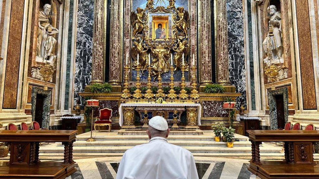papa francisco-min