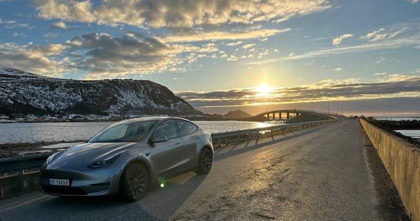 tesla_cae en bolsa-min