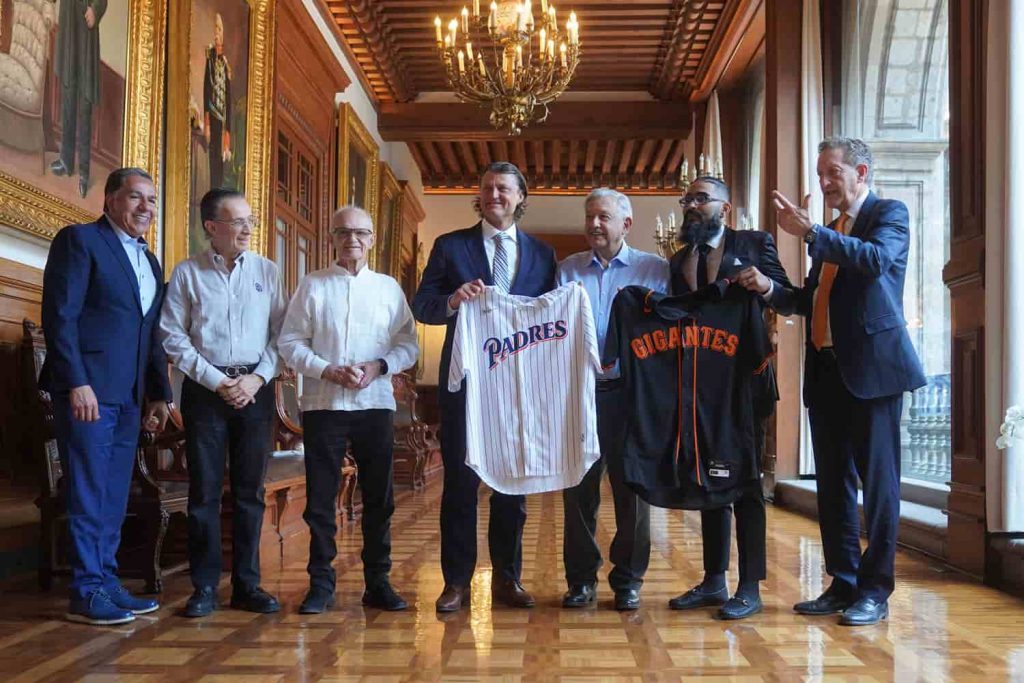 2023-04-30-Presidente-AMLO-reunion-equipos-MLB-1-min