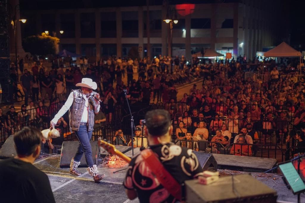 Une Fiestas del Pitic a artistas locales-min (1)