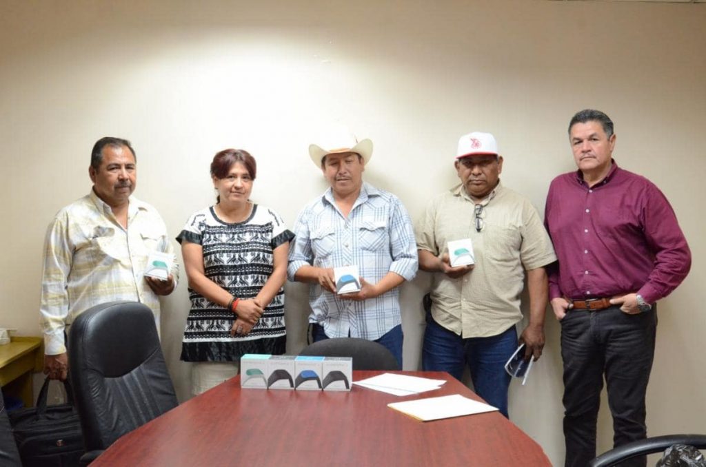 brazaletes contra tiburones a pescadores de la tribu yaqui-min