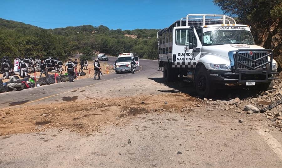 convoy choca con trailer en km100 imuris cananea-min