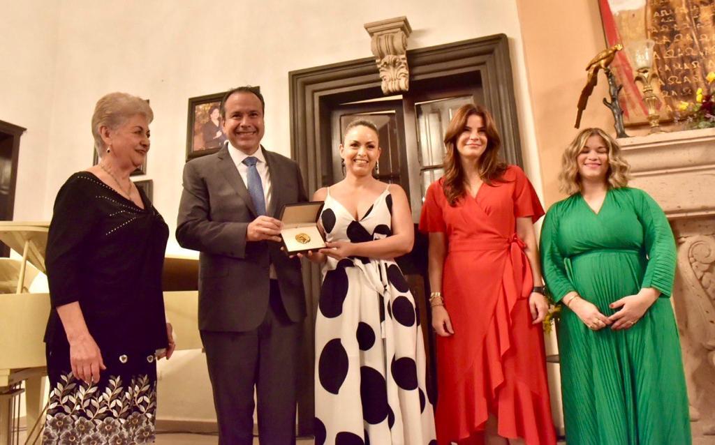 homenaje a marcela fernandez y a Elena Rivera-min
