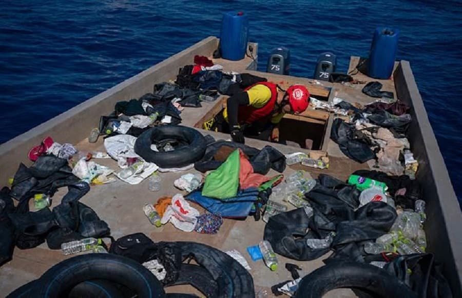 Guardacostas italianos rescatan a 96 inmigrantes-min