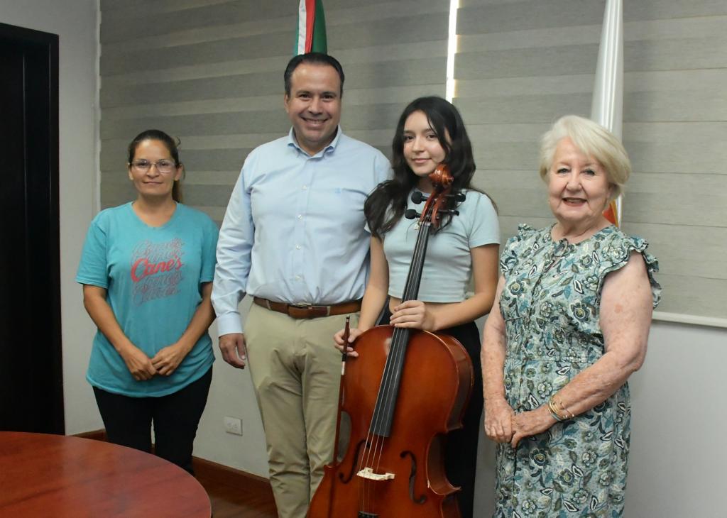 Hillo apoya a Karla Robles, participante en el Festival Internacional de Cellos-min (1)