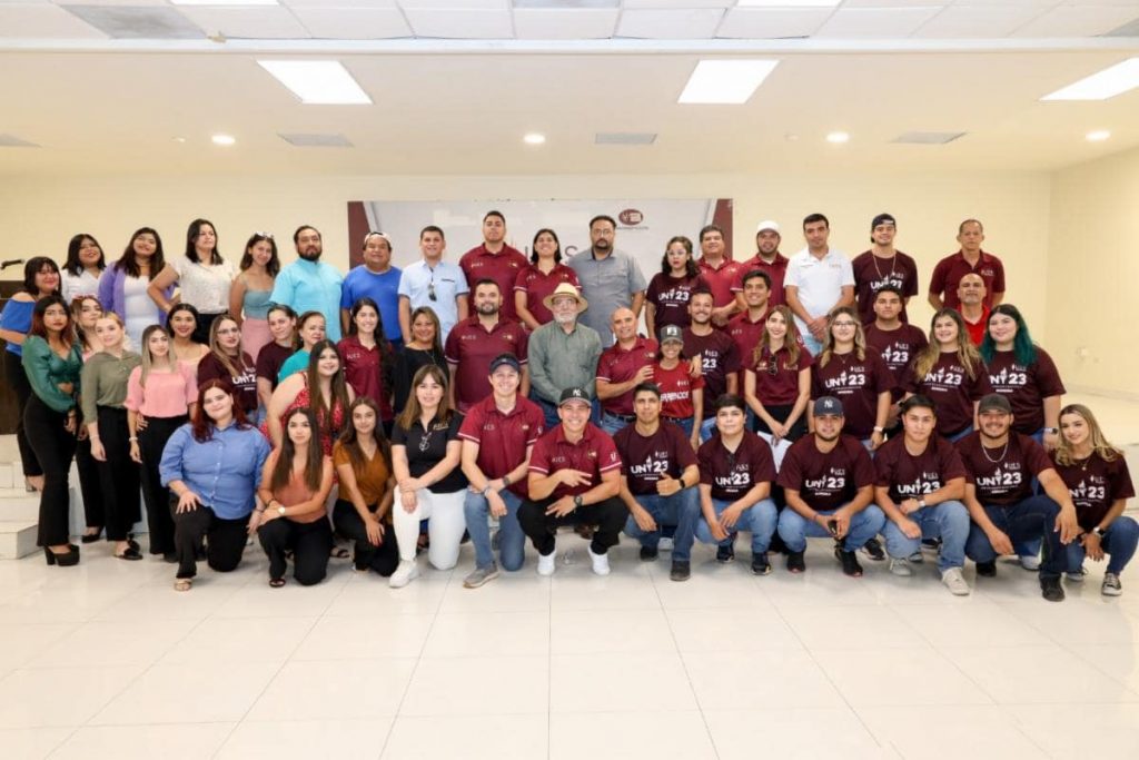 Reconoce UES a deportistas y personal universitario c-min