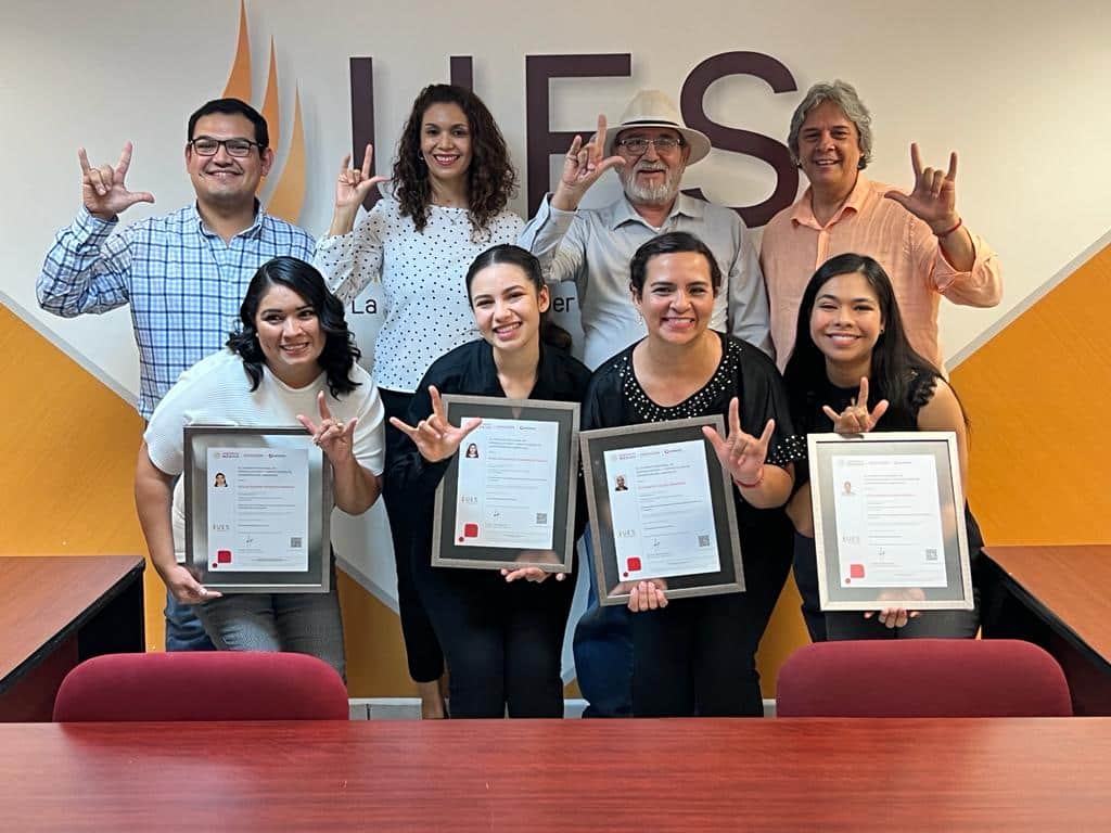 Entrega UES certificación nacional en Lengua de Señas Mexicanaa-min