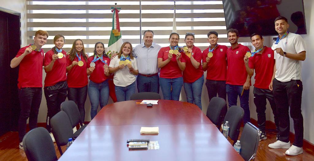 Incentiva ayuntamiento a medallistas-min
