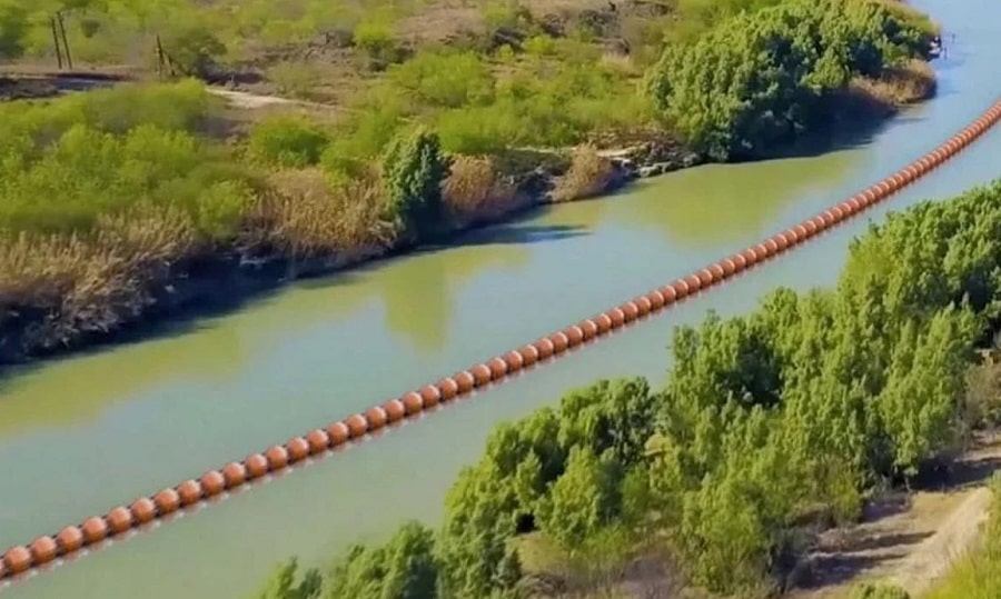 Instalan boyas en el río Bravo para evitar que migrantes pasen nadando....-min