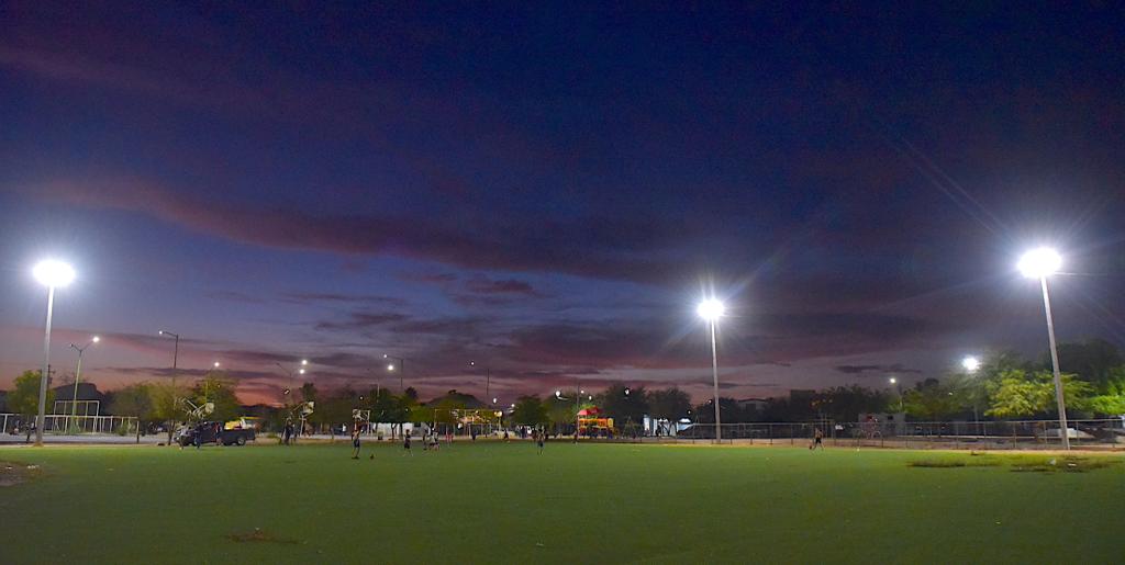 Rehabilita Gobierno Municipal luminarias de 26 campos deportivos (3)-min (1)