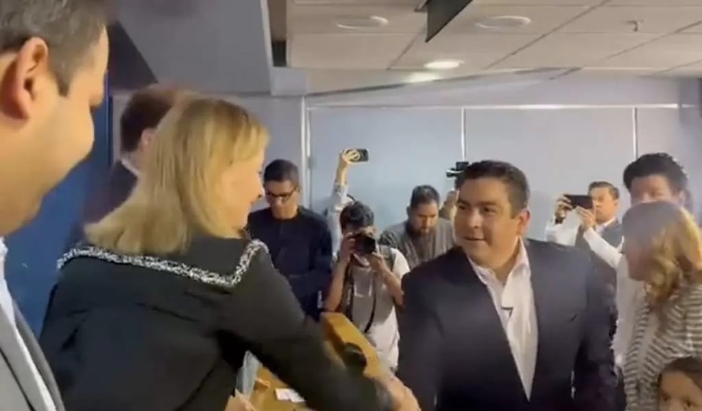 cabeza de vaca es registrado por su hermano-min