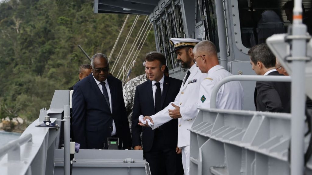 emanuel macron-min