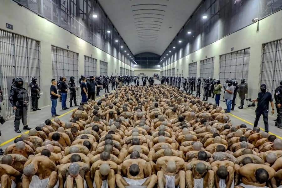espectaulo nazi en el salvador...-min