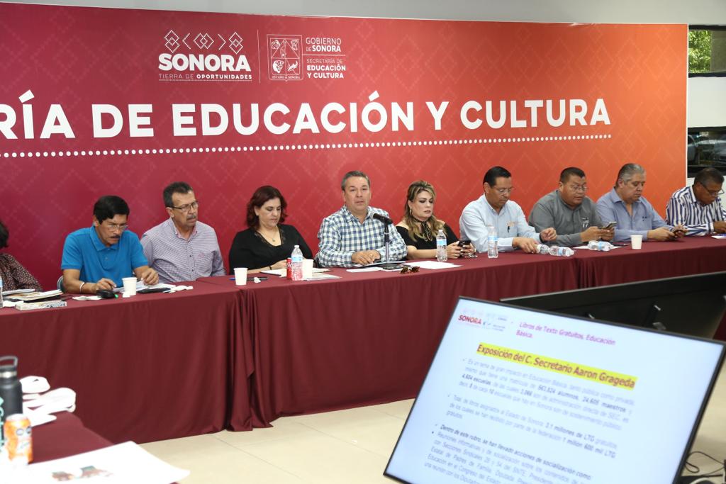 Presenta SEC Sonora informe sobre organización del ciclo escolar 2023-2024 a diputados-min (1)