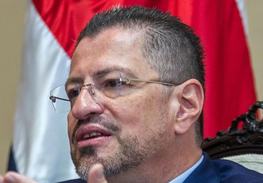 presidente de costa rica...-min