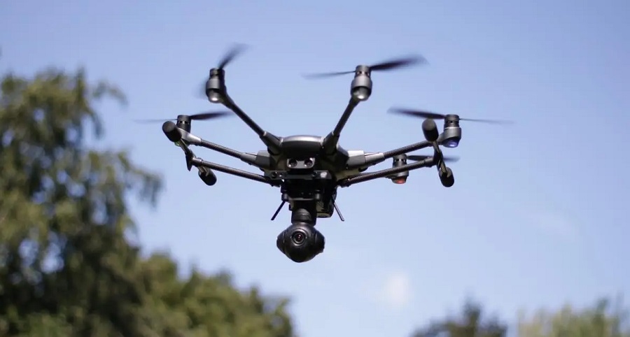 Dron..-min