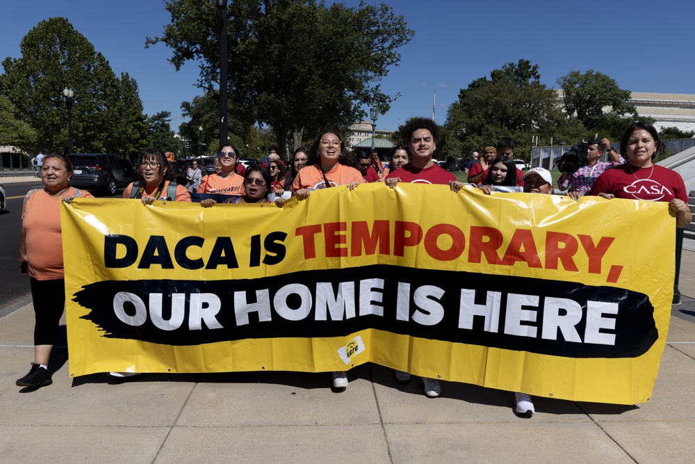 México expresa "gran preocupación" por el fallo en EE.UU. que declara ilegal el DACA