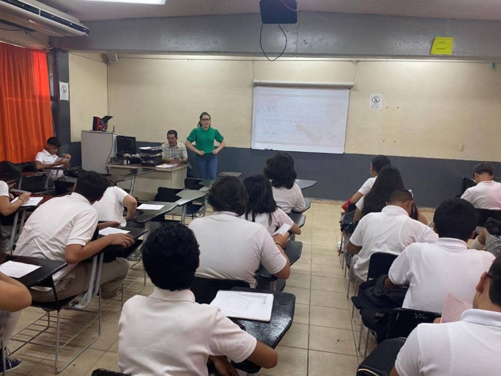 óvenes con discapacidad auditiva3-min