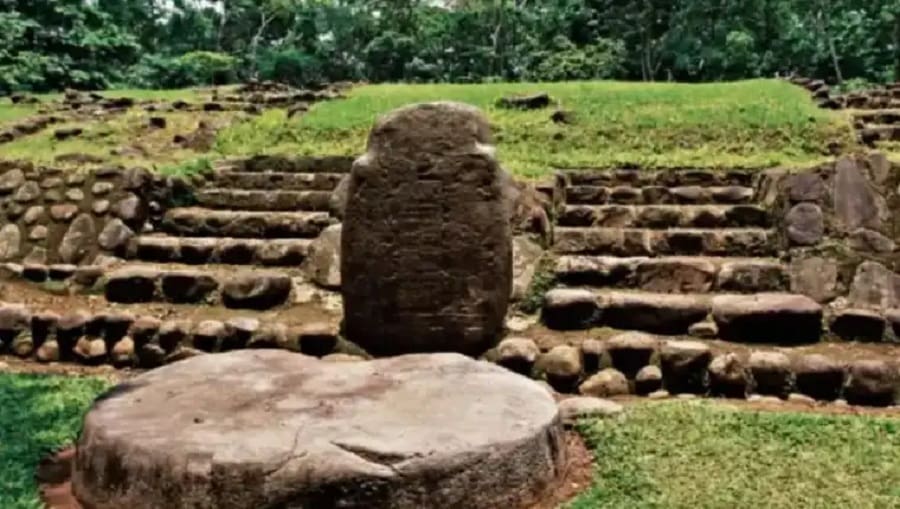 sitio-arqueologico-Takalik-Abaj...-min (1)