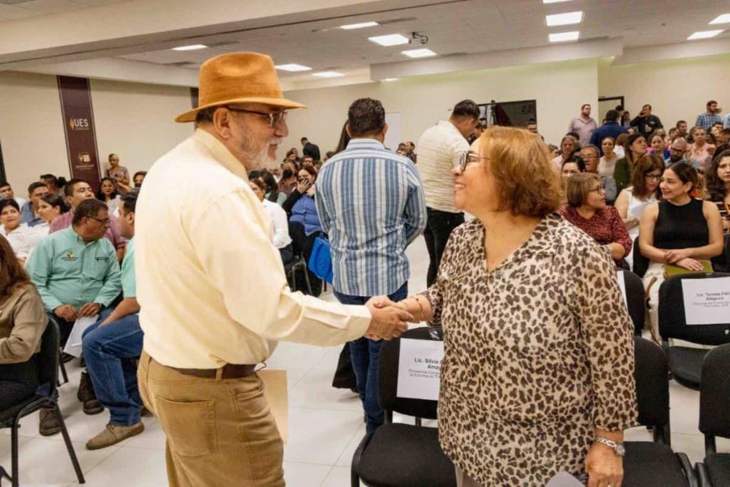 En dos años la UES se ha transformado en una institución competitiva y de excelencia académica-min