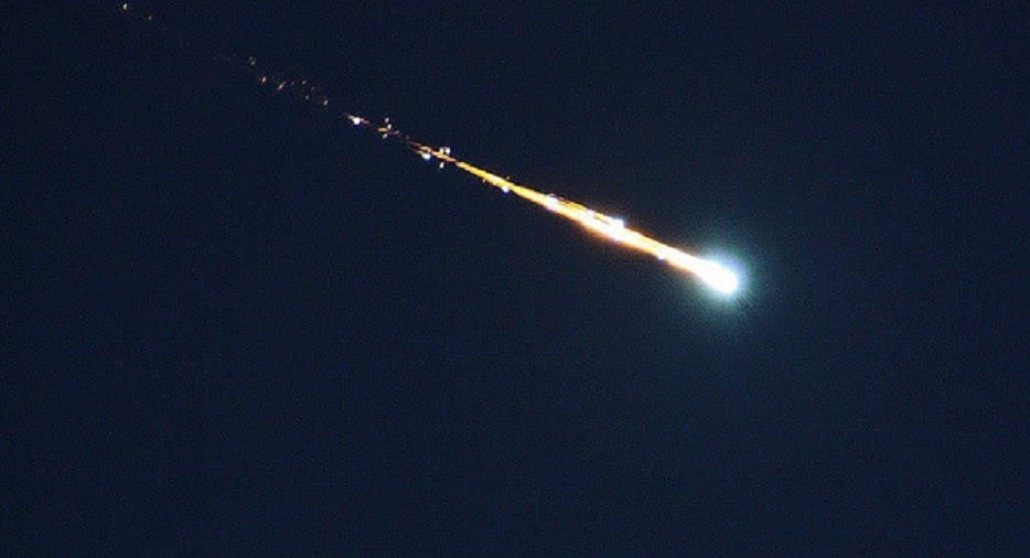 Bolido-ilumina-el-cielo-de-Mexico-en-la-madrugada-min (1)