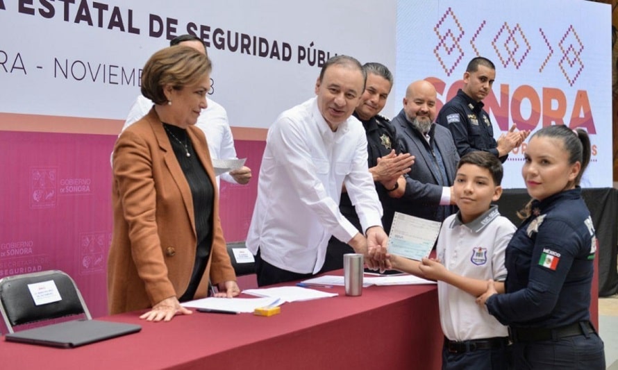 Fortalecemos la seguridad pública con policías certificados..-min