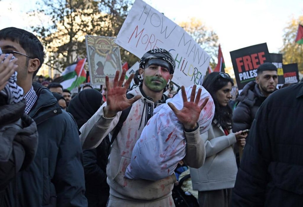 detenidos por querer violentar protesta pacifica en Londres-min