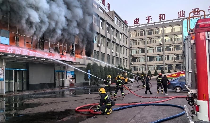 incendio en fabrica de cartón...-min