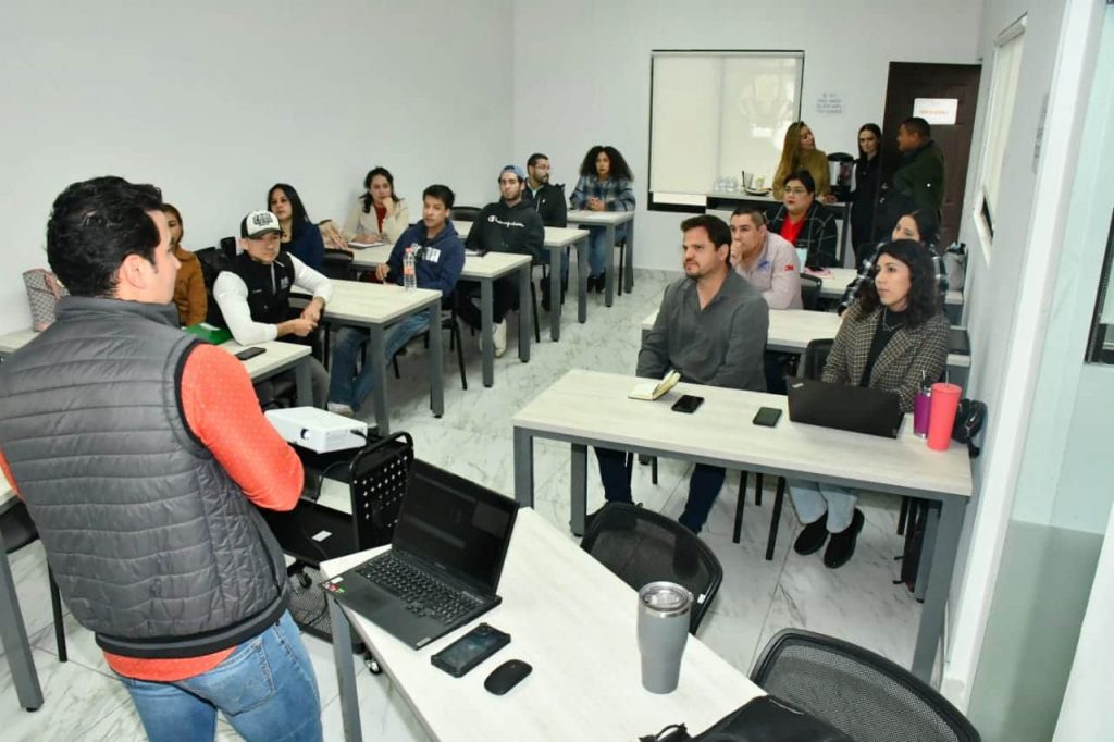 Inició gobhillo modelo de incubación de negocios Fast Track-min (2)