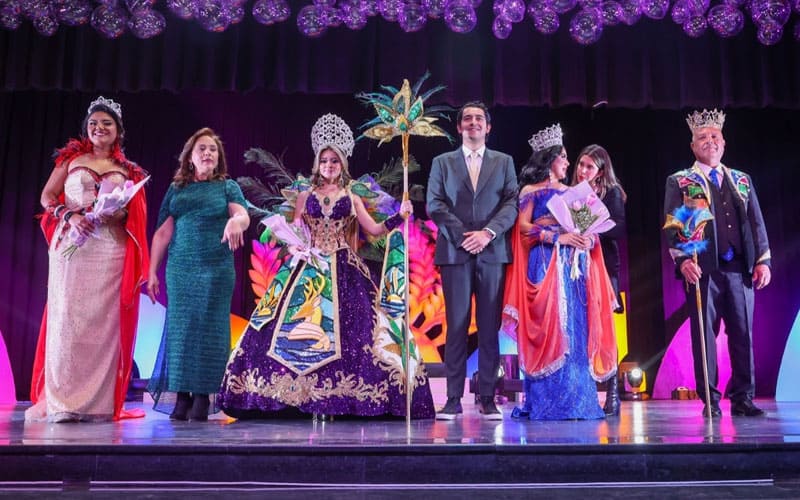 Andrea I es coronada reina del Carnaval de Guaymas 2024-min