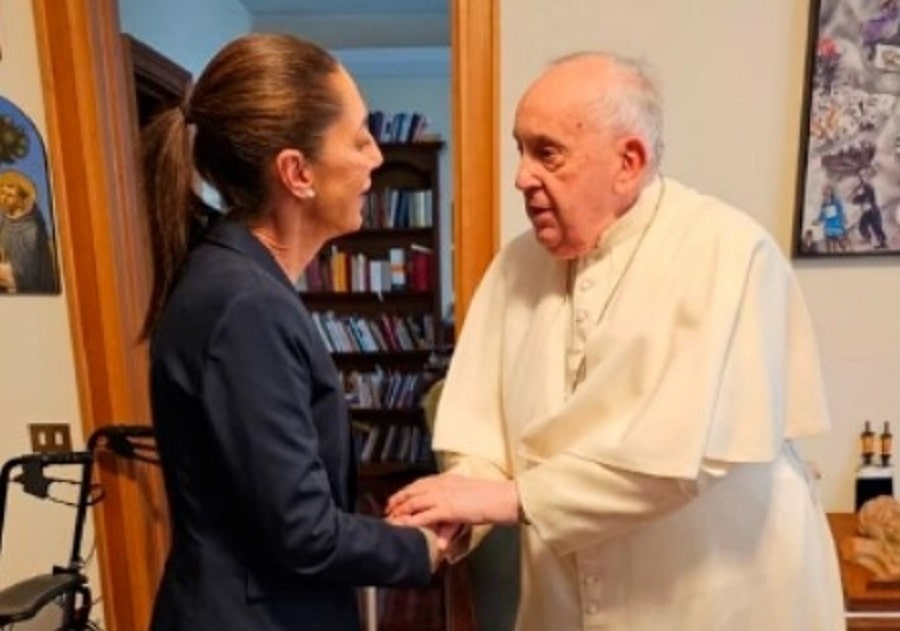 ClaudiaS con el papa...-min (1)