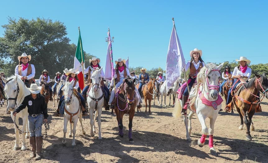 diputados y diputadas en cabalgata.....-min