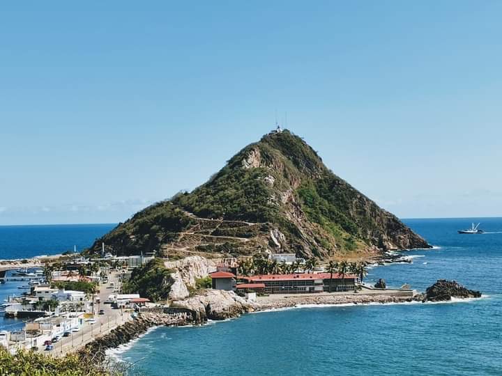 Faro-de-Mazatlan-min