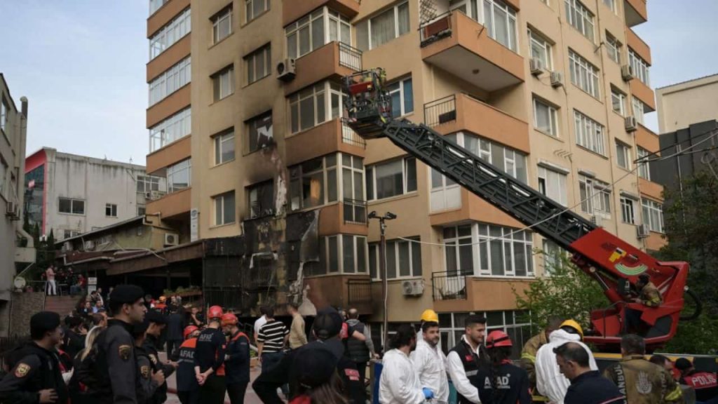 Incendio-Estambul_AFP-min