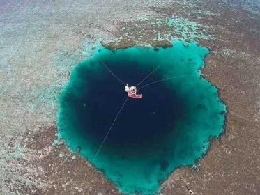 Científicos descubren el agujero azul más profundo del mundo; está en México.