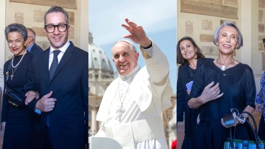 el papa recibe a comediantes-min