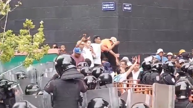enfrentamiento en palacio.jpg-min