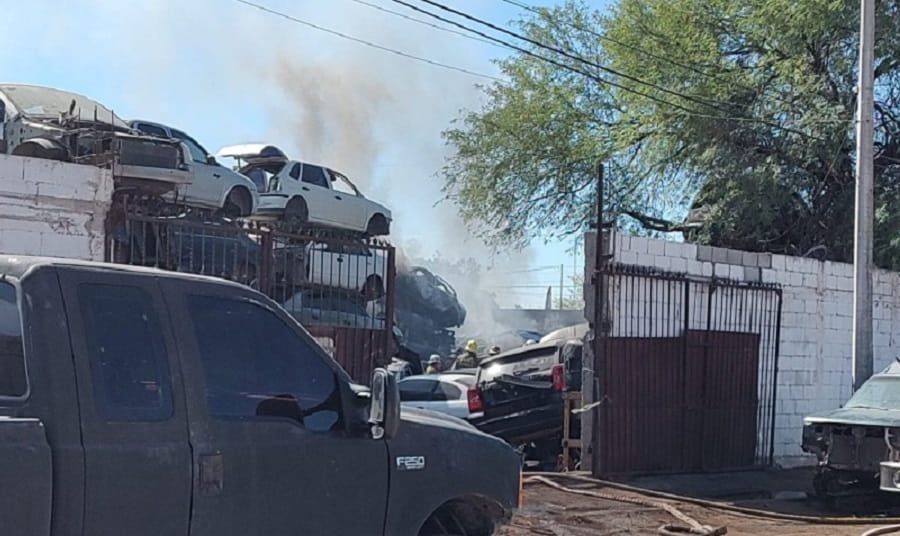 incendio-destruye-vehiculos-en-yunke-min