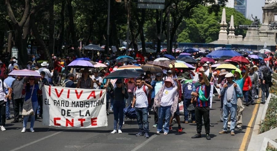 maestros-de-la-cnte-marchan-del-angel-al zócalo-min (1)