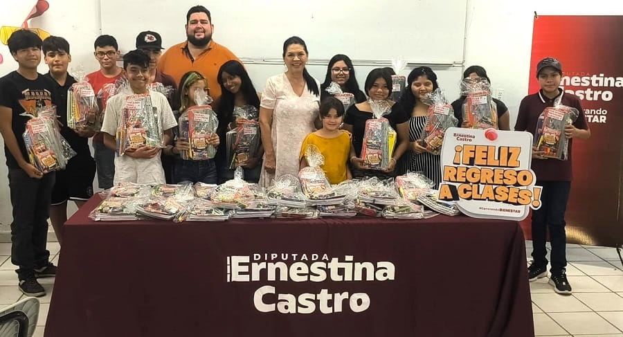 Diputada Ernestina Castro dona utiles escolares-min
