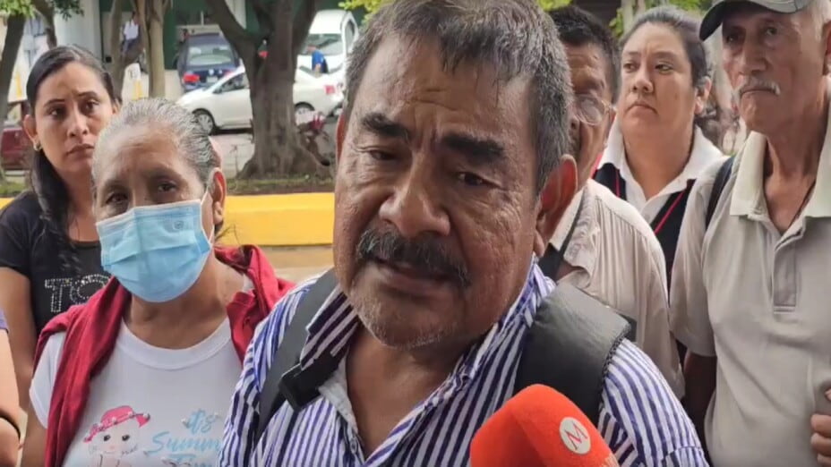 padres de jovenes de ayotzinapa-min