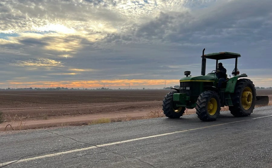 Agricultores dan mantenimiento a sus terrenos-min
