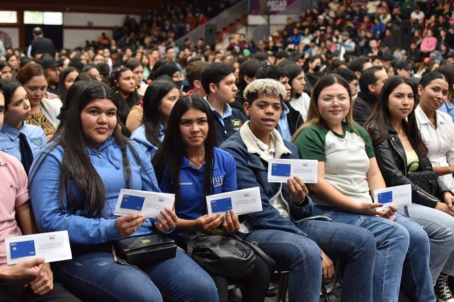 becass para estudiantes de primaria-min