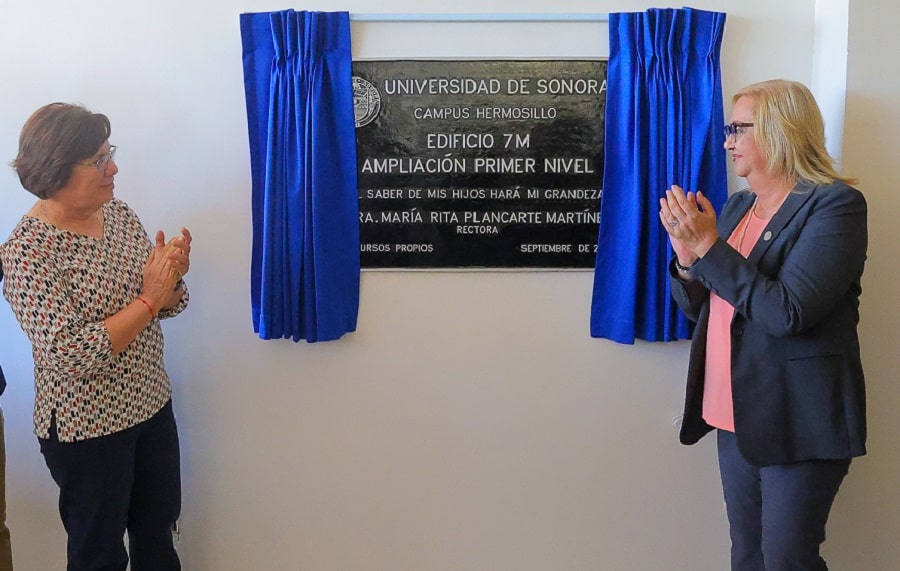 placa del edificio de Ciencias del Deporte-min