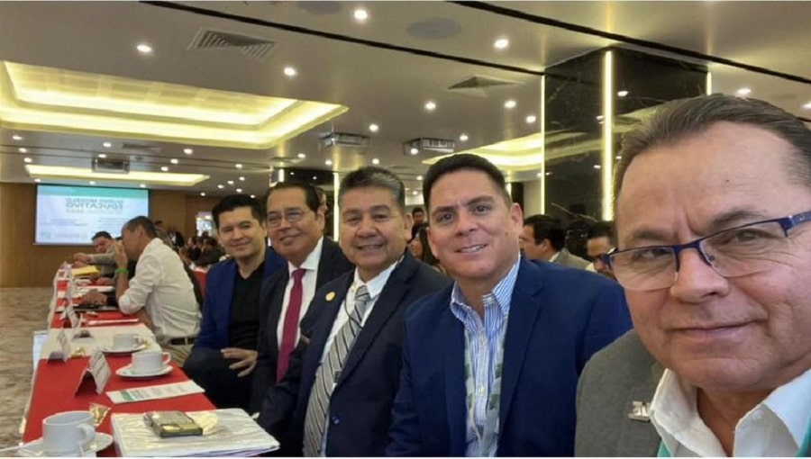 reunion de universidades-min