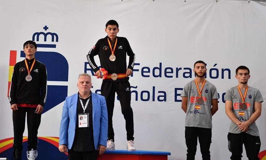 Alumno de Cobach Sonora es campeón internacional de boxeo-min