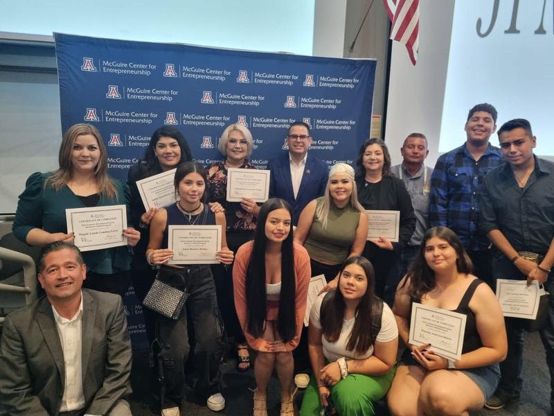 Docentes y estudiantes de Unisierra reciben certificación internacional.jpg-min