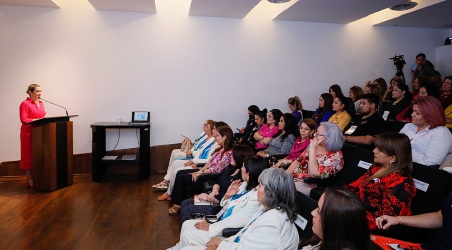 dip Ely Sallard ofrece platica a mujeres-min